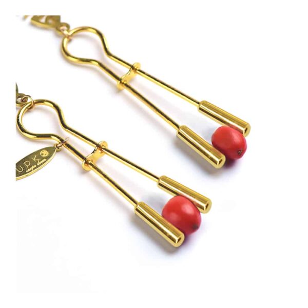 Pinces de téton flocon en or avec chaîne et pendants UPKO chez Brigade Mondaine