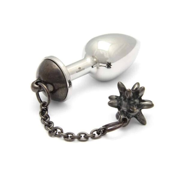 Plug anal en acier inoxydable d'une taille moyenne de la marque Rosebuds, pour plus de sensations, tout en restant esthetique grâce à son accessoire boule de pics en bronze placé suspension sur la partie arrière du plug