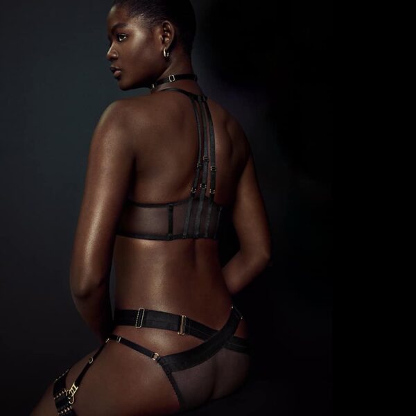 Tomoe Culotte Harnais Noir Bordelle Signature Culotte Tomoe harnais en mesh noire et élastiques croises par Bordelle chez Brigade Mondaine