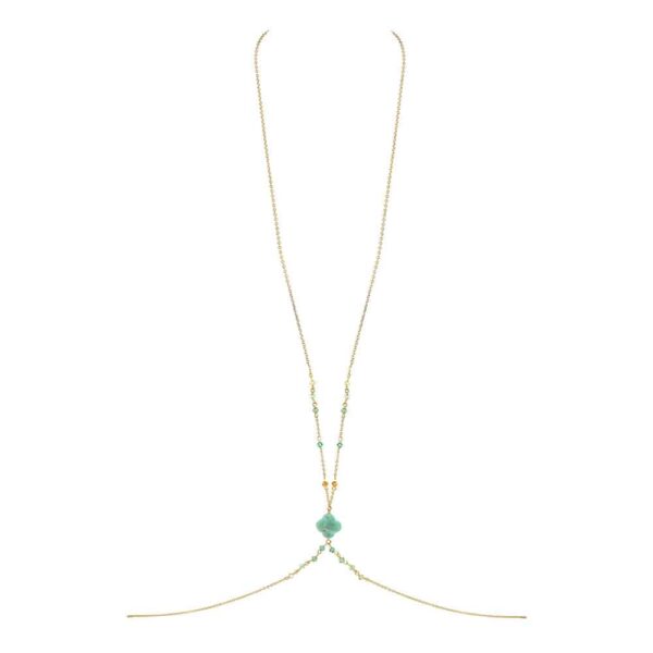 Bijoux de buste Courage de la collection Deviant Spirits de la marque Fungi Elica D Oro. Ce bijoux de buste est classique dans la forme. Il s’attache à l’aide d’une chaine à la nuque et aux lombaires, les deux chaines s’entrelacent au niveau du bas des côtes à l’aide d’une pierre verte en Amazonite. Les chaines sont ornées de cristaux Swarovski. L’ensemble est confectionnée à partir de plaqué or 24 carats.