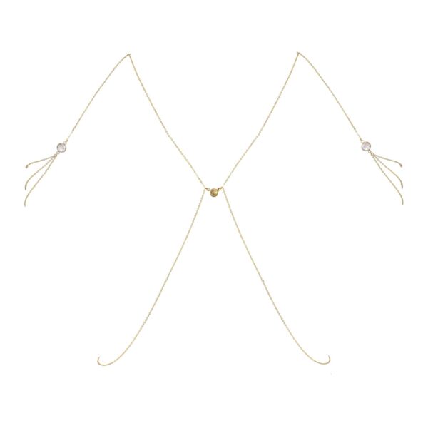 Collier Rise de la collection Deviant Spirits de la marque Fungi Elica D Oro. Ce bijoux de buste est croisé au niveau du plexus solaire avec une perle de couleur or en plaqué Or 24 carats qui les relie. Des épaulettes sophistiquées ornent le haut du corps et sont détaillées de trois petites chaînes avec une perle au sommet. Le bijoux peut être porté de deux manières.