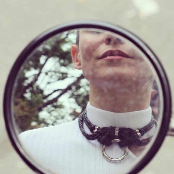 Choker style made of polycotton rope with O ring details and zinc alloy and braided brass fastener