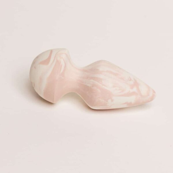 Adele Brydges - Pink Plug & Leather Clutch Plug klein zu einem pink-weißen Pik-Endstück von adules brydges bei brigade mondaine.