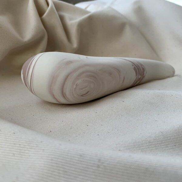 Adele Brydges - Spur Rose & Leder-Clutch The spur dick auf der Oberseite und dünner Spitze, ist es aus Porzellan in der Farbe rosa und weiß von Adeles brydges bei brigade mondaine