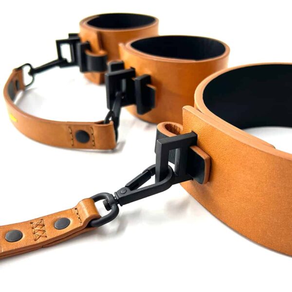 SPNKD - Handschellen Whisper Honey Set Halsband Leine von der Marke spnkd Farbe cherish honey