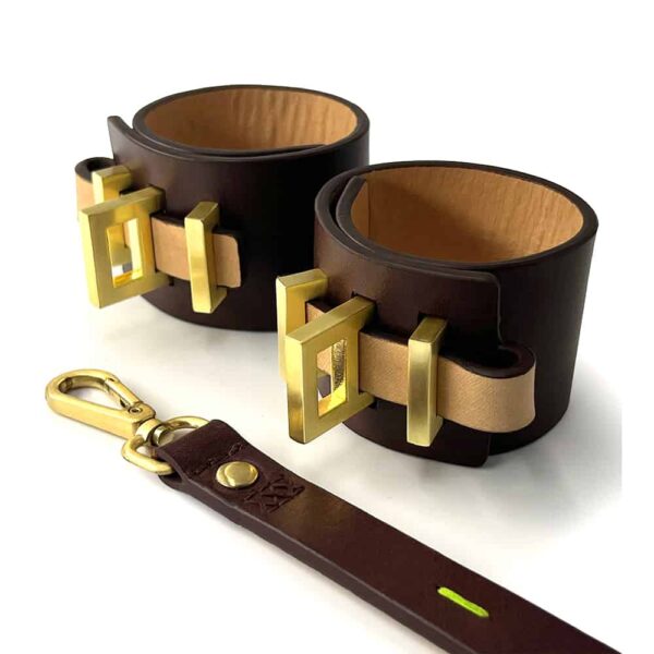 SPNKD - Whisper Handcuffs Chocolate Gold Handcuffs of the brand SPNKD chocolate color with 24 carat finish