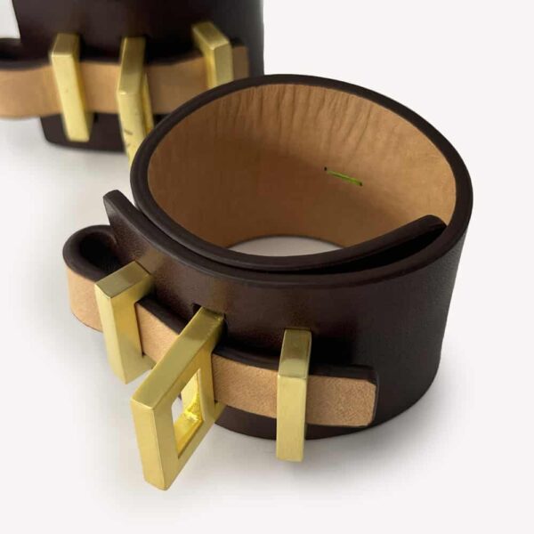 SPNKD - Whisper Handcuffs Chocolate Gold Handcuffs of the brand SPNKD chocolate color with 24 carat finish