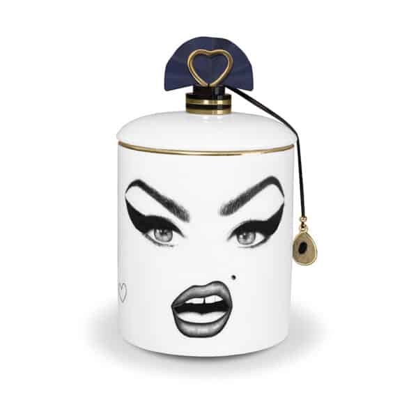 LDC - Amy Winehouse Bougie Parfumée Bougie parfumé en porcelaine blanche avec visage de Amy Winehouse maquillé en noir et blanc