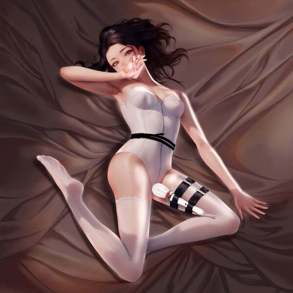 Zeichnung, die eine Frau darstellt, die auf dem Rücken auf einem Bett liegt. Sie trägt einen weißen, trägerlosen Body mit weißen Spitzenstrümpfen sowie ein schwarzes Geschirr mit einem Vibrator.