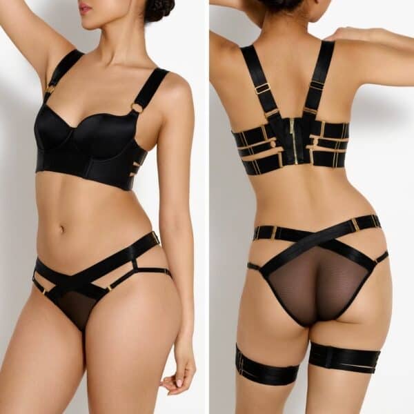 BORDELLE SIGNATURE BLACK (55) Photo d'une Femme de 3/4 et de Devant et de Dos portant un Soutien-Gorge Push Up en Soie, une Culotte Porte-jarretelles et des Jarretières couleur Noir