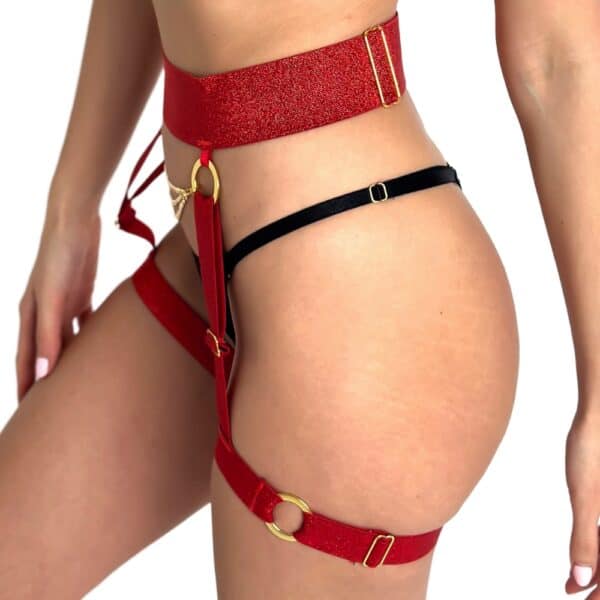 MAISON LIBERTINE - Открытый бюстгальтер Mademoiselle Rouge и пояс Mademoiselle Rouge Suspender Belt Подвеска пояс деталь боковой женщины носить открытый бюстгальтер и красные подвески пояса