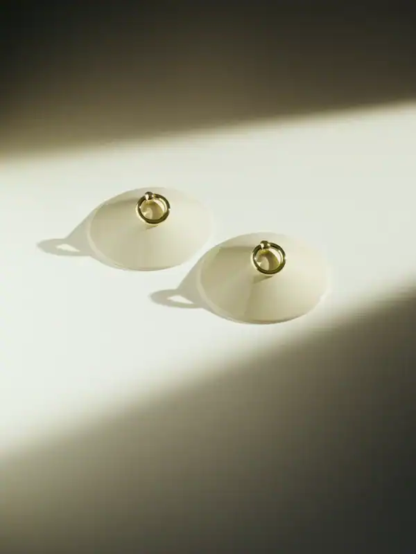 Foto de Nippies con 3/4 Anillos de Esmalte Crema