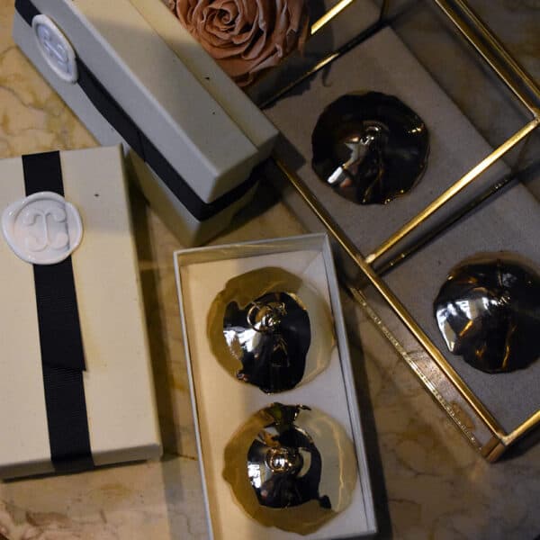 INCARNEM by Marine Billet - Nippies Piercing Gold Limited Edition INCARNEM Nippies in einer Box.