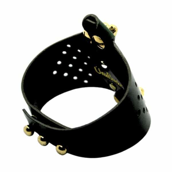 UNA BURKE LEATHER (2) Packshot sur fond blanc d'un bracelet en cuir noir Una Burke.