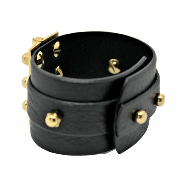 UNA BURKE - Scharnierarmband mit doppeltem Riemen Packshot auf weißem Hintergrund des Twin Strap Hinge-Armbands aus schwarzem Leder.