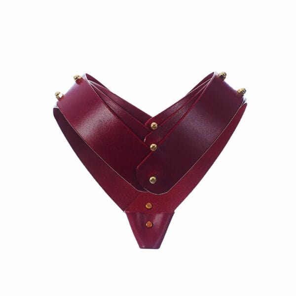 UNA BURKE LEATHER (9) Packshot sur fond blanc du collier Turned de Una Burke en cuir bordeaux de dos.