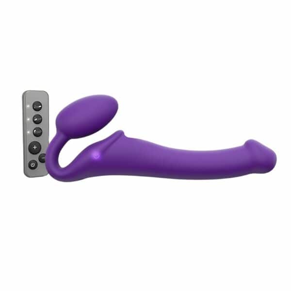STRAP-ON-ME - Strap-on Vibrant Violet Strap-on vibrant télécommandé avec 3 moteurs indépendants, conçu pour stimuler le point G et le clitoris. Technologie de mémoire de forme pour un ajustement optimal à l'anatomie, avec télécommande intuitive et portée jusqu'à 10 mètres.