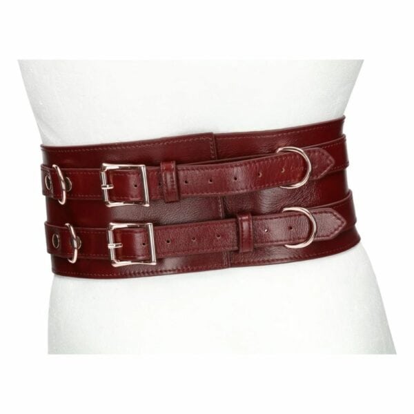 Photo du Dos d'une Ceinture en Cuir couleur Rouge sur Mannequin