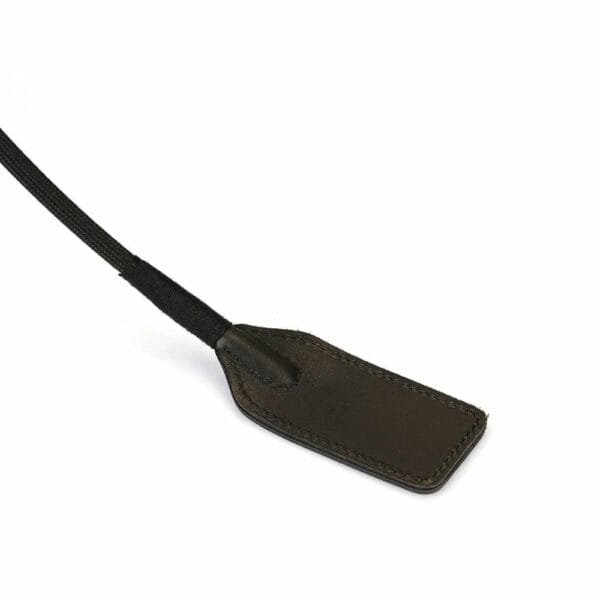 Détail du Packshot d'une Cravache en Cuir Marron