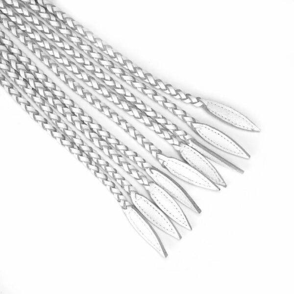 Detail der Riemchen des Packshot d'un Martinet à Neu Riemchen in Weißem Leder