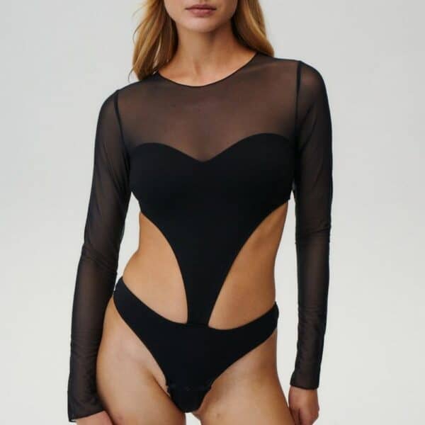 UNDRESS CODE - Body String FIRST LOVE Photo d'une Femme de Devant portant un Body à Empiècements en Résille et Viscose à Manches Longues Ouvert sur le Côté et le Dos couleur Noir