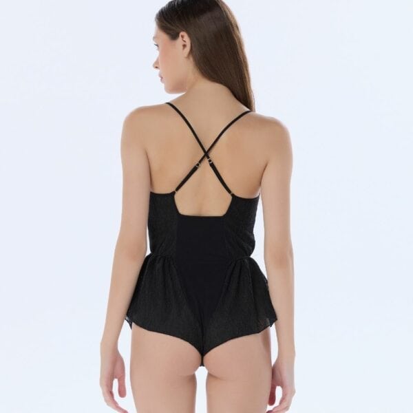 VALNUE MUSE - Teddy Noah Photo d'une Femme de Dos portant une BabyDoll en Dentelle couleur Noir