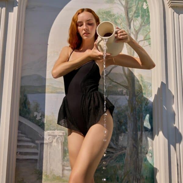 VALNUE MUSE - Teddy Noah Photo d'une Femme de Devant portant une Babydoll couleur Noir avec Dentelle