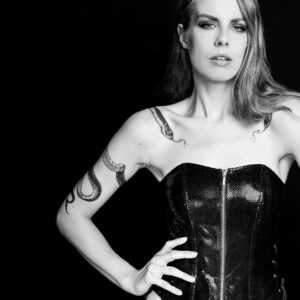 Фото Женщина в корсете Cuir Vache Embossé Noir Serpens