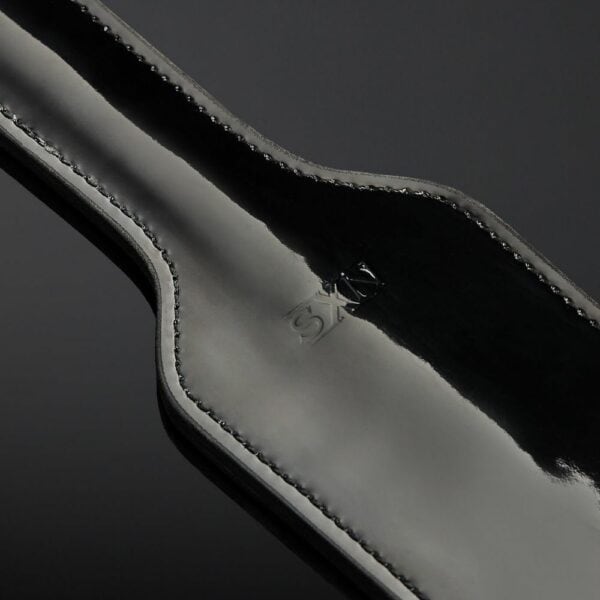 Packshot Paddle Negro Charol