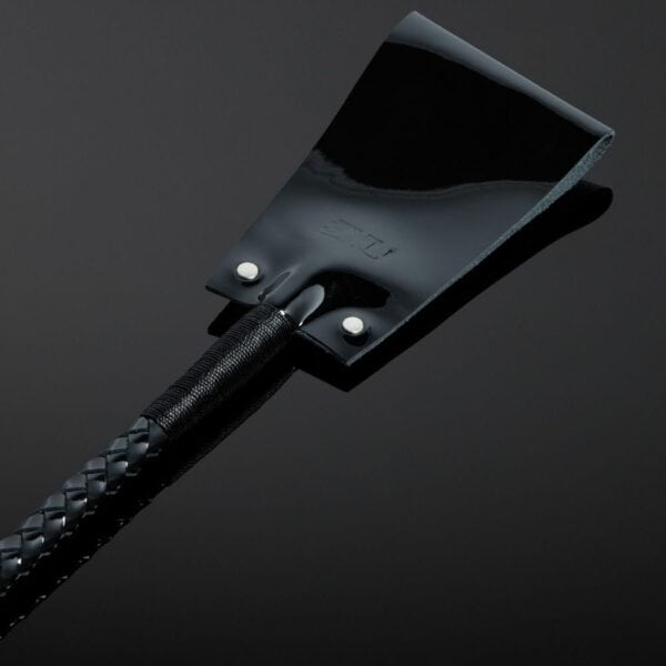 Foto detalle Packshot Corbata de charol negra