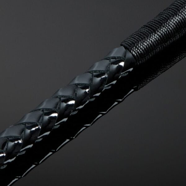 Foto detalle Packshot Mango Látigo de charol negro