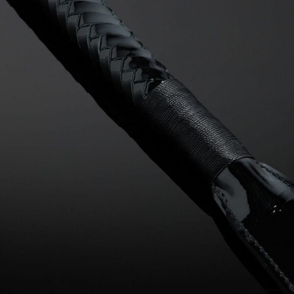Foto Packshot Negro Charol Impacto Cola Asa Detalle