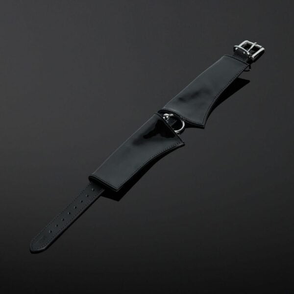 Photo Packshot Collier Bondage Cuir Vernis Noir