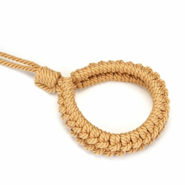 Ensemble de retenue BDSM en coton avec collier et menottes ajustables. Fixation sécurisée, anneau en argent résistant, parfait pour le shibari et le bondage raffiné.