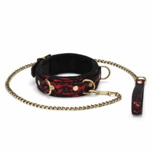 Victorian Garden bondage collar in black lace and red vegan leather, with gold details and removable leash. Elegant, comfortable and adjustable, ideal for refined BDSM play.
