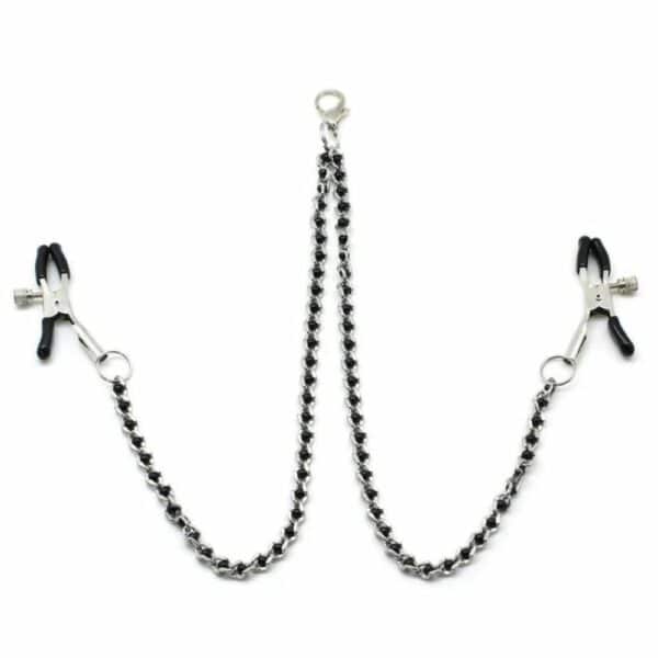Chaîne avec pinces à tétons couleur argent et perles noires, idéal pour le BDSM. Pinces réglables avec embouts en caoutchouc. Clip à dégagement rapide compatible avec différents colliers. Fabriqué en Chine.