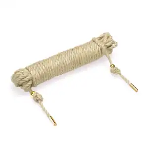 LIEBE SEELE cuerda de cáñamo yute beige para shibari. 10 metros de largo, 6 mm de diámetro. Ideal para crear nudos y dibujos visualmente impactantes. Alta calidad para una experiencia sensorial única.