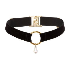 Frontansicht eines schwarzen Chokers mit goldenem Ring und weißem Kristall
