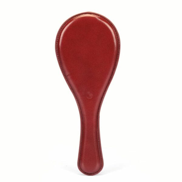 Produktfoto eines ovalen Paddle-Schlägers aus rotem Leder