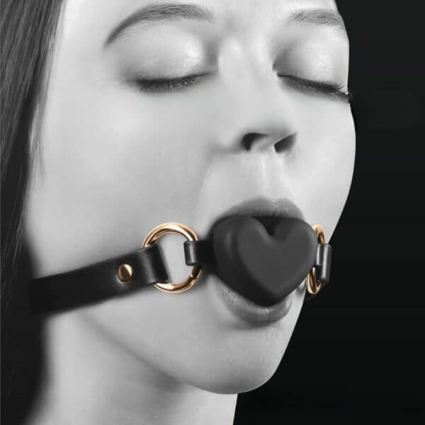 Gag bâillon Forme Coeur Noir en Simili cuir Silicone et Métal sans nickel