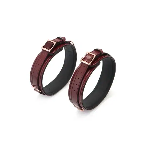 Packshot Red Leather Thigh Cuffs