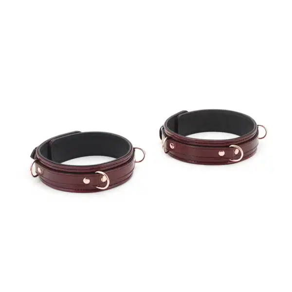Packshot Red Leather Thigh Cuffs