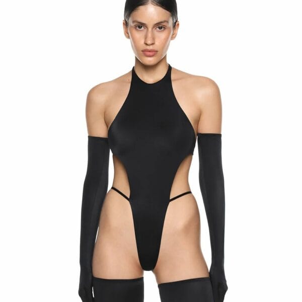 Femme Portant Le Body Lana Ouvert dans le Dos Biflex Ultra-Extensible Noir