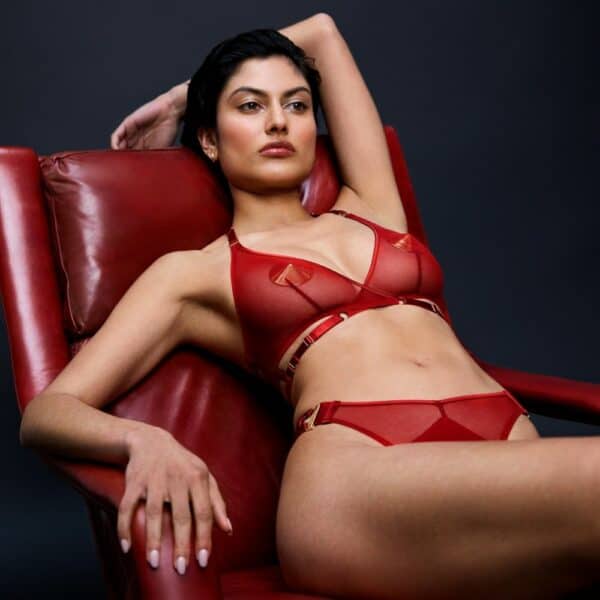 BORDELLE Signature - Soutien-Gorge Triangle Rouge Ensemble Lingerie Mesh résille Avec Soutien Gorge Triangle en Résille porte-jarretelles en résille Rouge
