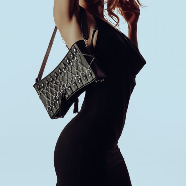 LALITA - Robe Top avec Harnais Amovible - Sac à Main Corseté Kali Robe convertible en bambou avec soutien-gorge harnais amovible, associée à un sac à main en cuir corseté avec détails en argent sterling et intérieur en daim violet. Audace, élégance et modularité.