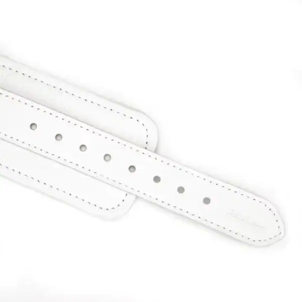 Packshot Menottes Cuir Blanc Zoom Détail sur Sangle d'Attache
