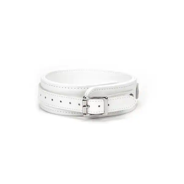 Packshot Collier en Cuir Blanc