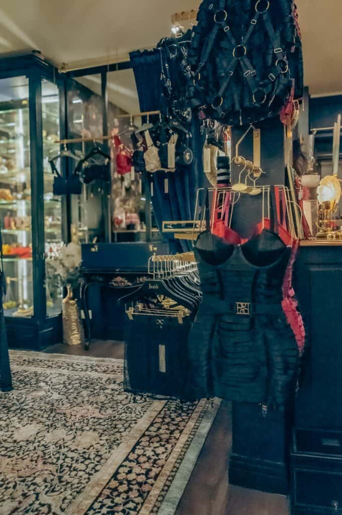 BRIGADE MONDAINE Выставочный зал Paris