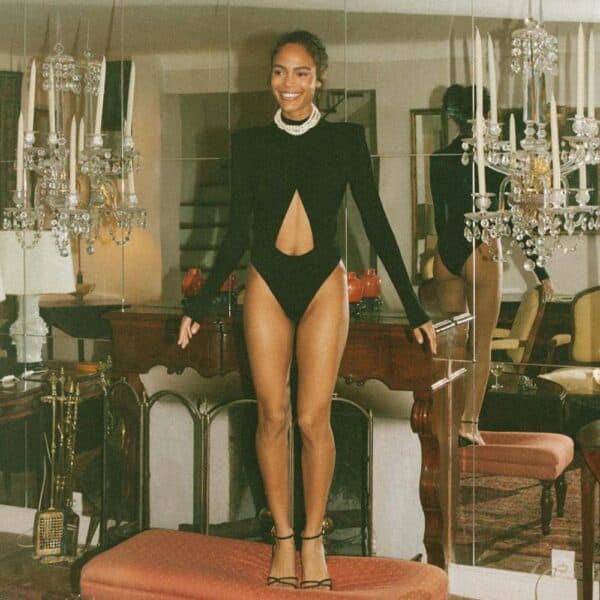 UNDRESS CODE Supermodel Secrets Bodysuit Sexy, feminine and elegant Undress Code bodysuit sold by Brigade Mondaine. Worn with a pearl necklace and black stiletto heels.