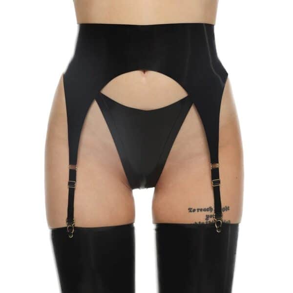 Mujer con liguero de látex natural negro